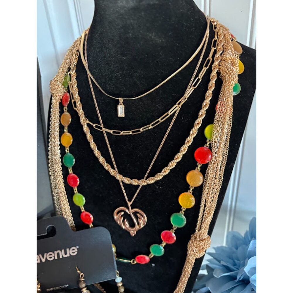 Beautiful Statement Necklaces - Picture 4 of 5